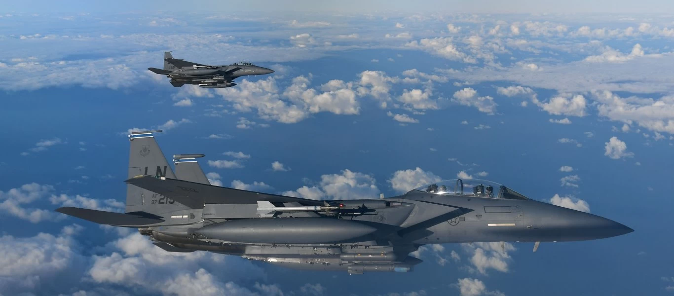 Πόσο ισχυρό είναι το McDonnell Douglas F-15 Eagle; (βίντεο)